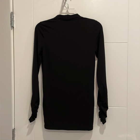 A Pea in the Pod Black V-neck Long Sleeve Top - Picture 3 of 9